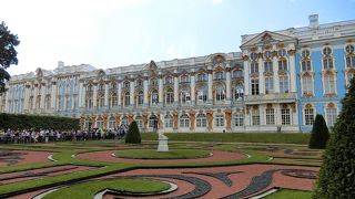 エカテリーナ宮殿の横に広がる広い公園