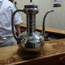 「やかん」です。中に25度の焼酎が入っています。