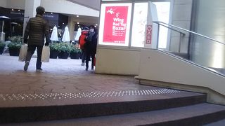 アジアンメニューとマクドナルドの上にあるファミリーレストランが居心地がいいのでよく利用している。