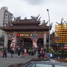 龍山寺 入口の山門