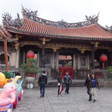龍山寺の境内の風景