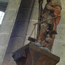 聖ミカエルの像