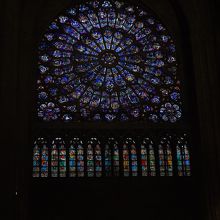 聖堂内部のステンドグラス