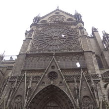 聖堂横からの写真