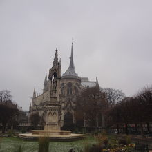 建物裏側からの写真