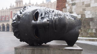 中央市場広場にあるオブジェ