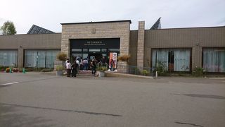 ここが本店。レストランもある。