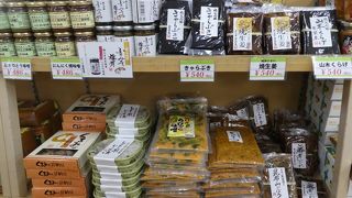 冬は氷柱目当ての人の駐車場ですが電車利用にもおすすめ