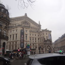 ラファイエット館から見たオペラ座