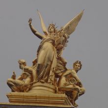 建物右側の写真　ピカピカと光っていて綺麗でした。