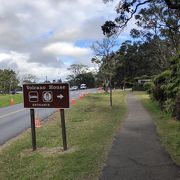 キラウエア火山公園への道です。