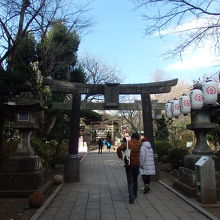 伝源頼朝寄進の鳥居