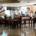ロビーフロアにあるCafe、「BEAN DATE」で、フィリピンの伝統的なスイーツと軽食が食べられます。
