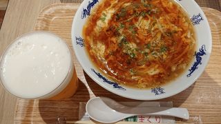 空港で手軽に食べられる酸辣湯風ラーメン！