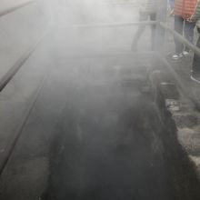 熱いとか臭いとかはなし。硬貨が一杯なげいれられていました。