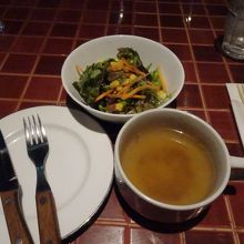 サラダ・御飯とあったかいスープ付き