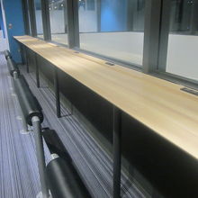 新設コンコース沿いの電源席の多さには驚かされました！