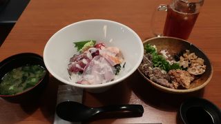 定食でも、丼でも、お好きにどうぞ ♪