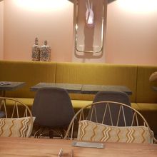 外観からは想像できないオシャレカフェ