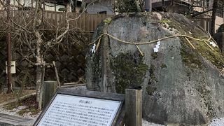 太閤橋のたもとのＪＲバスの停留所の近くにあります。