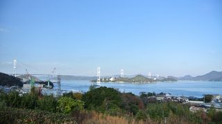 来島海峡サービスエリアから橋を一望できます。
