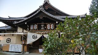 道後温泉本館南側の小高い丘の上。