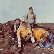 富士山に登った仲間と一緒に記念撮影。