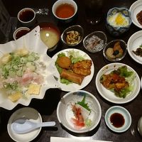 セットメニュープラスハーフバイキングの夕食です。