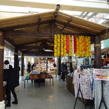 売店の商品も南国っぽい