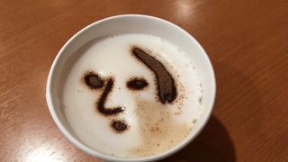 日本初のラテアート自動販売機が設置されている面白い場所