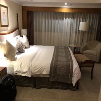 キングサイズベッドで広々