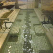 冬は寒さを感じる人が多いようで、空いているのは良いですね