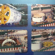 地下鉄ファランポーン駅の地下道の展示写真です。建設当時の記録