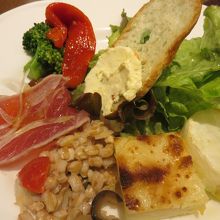 6種類の前菜の盛り合わせ