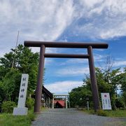 小高い丘から剣淵を見渡す神社