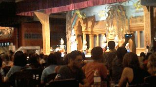 アプサラダンスと豪華ビュッフェ。