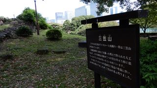 人工の低山です