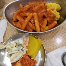 トッポキ・スンデ・天ぷらの粉食定番セット＠７，０００ｗ