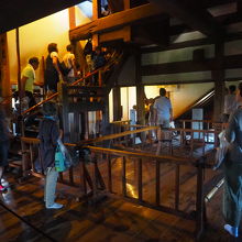 かなり急な階段