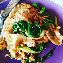 パッシィウ　おしょうゆ味の焼いた麺料理