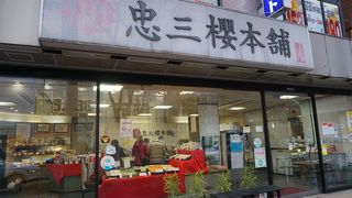 地元のお客さんがとても多くて活気がありますね