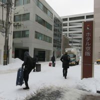 ホテルの前