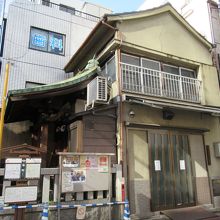 右手の通りからの様子