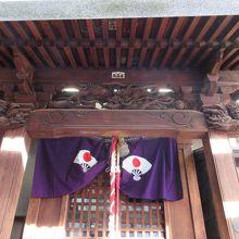 軒下の彫刻など