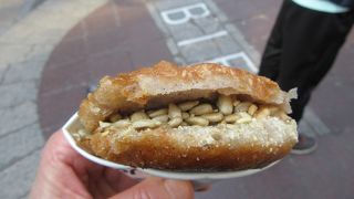 行列ができるホットク屋さんがあります。