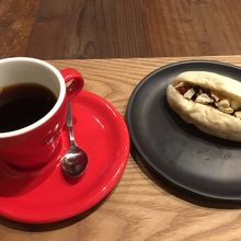 白パンサンドとコーヒー