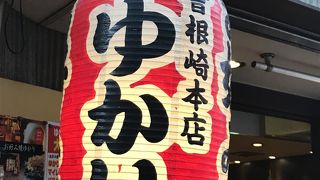 昼時は並びます。気づけば周りのお客さんは外国人の方ばかり