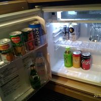 今時、有料飲み物満載の冷蔵庫はオールドスタイル