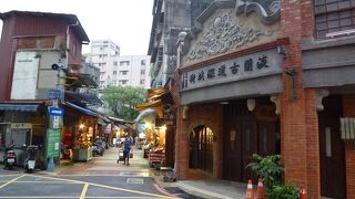 あまり派手さはありませんが、趣のあるいい老街です。臭豆腐の匂いを感じながらの散策、如何でしょうか