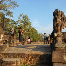 朝早い時間でも観光客に大人気。